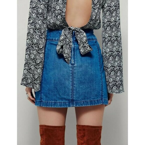 Free People Size 0 Zip to It Denim Mini Jean Skirt Chloe Wash Boho - Picture 2 of 10